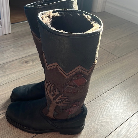 Anfibio il Java Nubuck Suede Shepskin Eskimo Scène Multi Color Tall - Picture 2 of 12